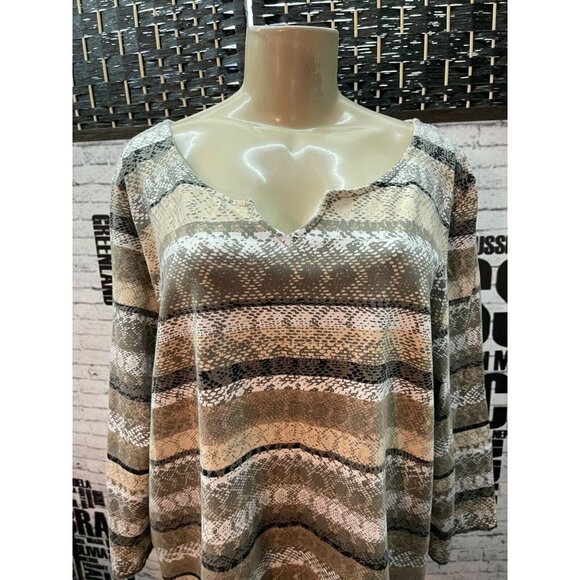 Ruby Rd Plus 2X Beige Multicolor Print Split Neck 3/4 Sleeve Top - Picture 2 of 6